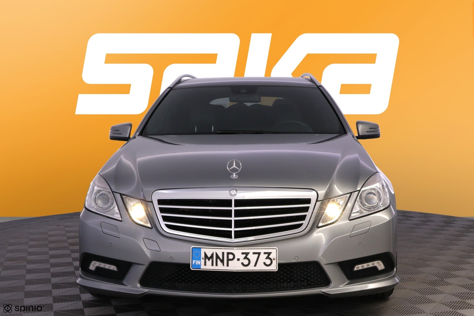 MERCEDES-BENZ E 2011