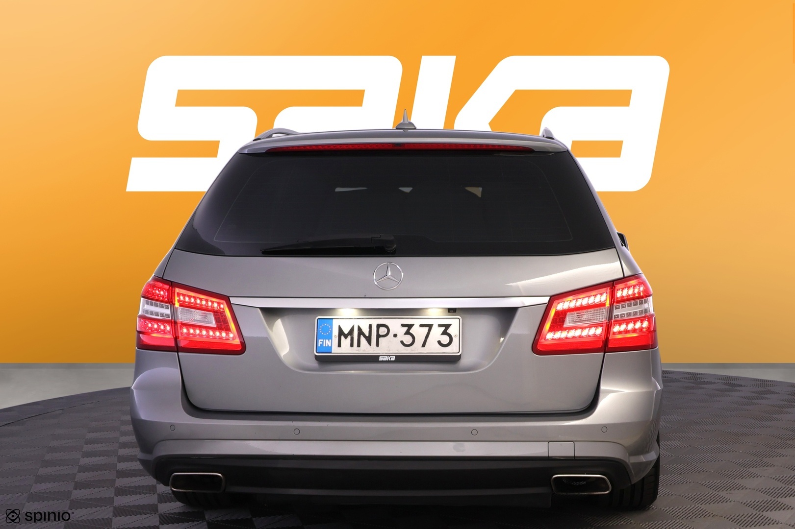 MERCEDES-BENZ E 2011