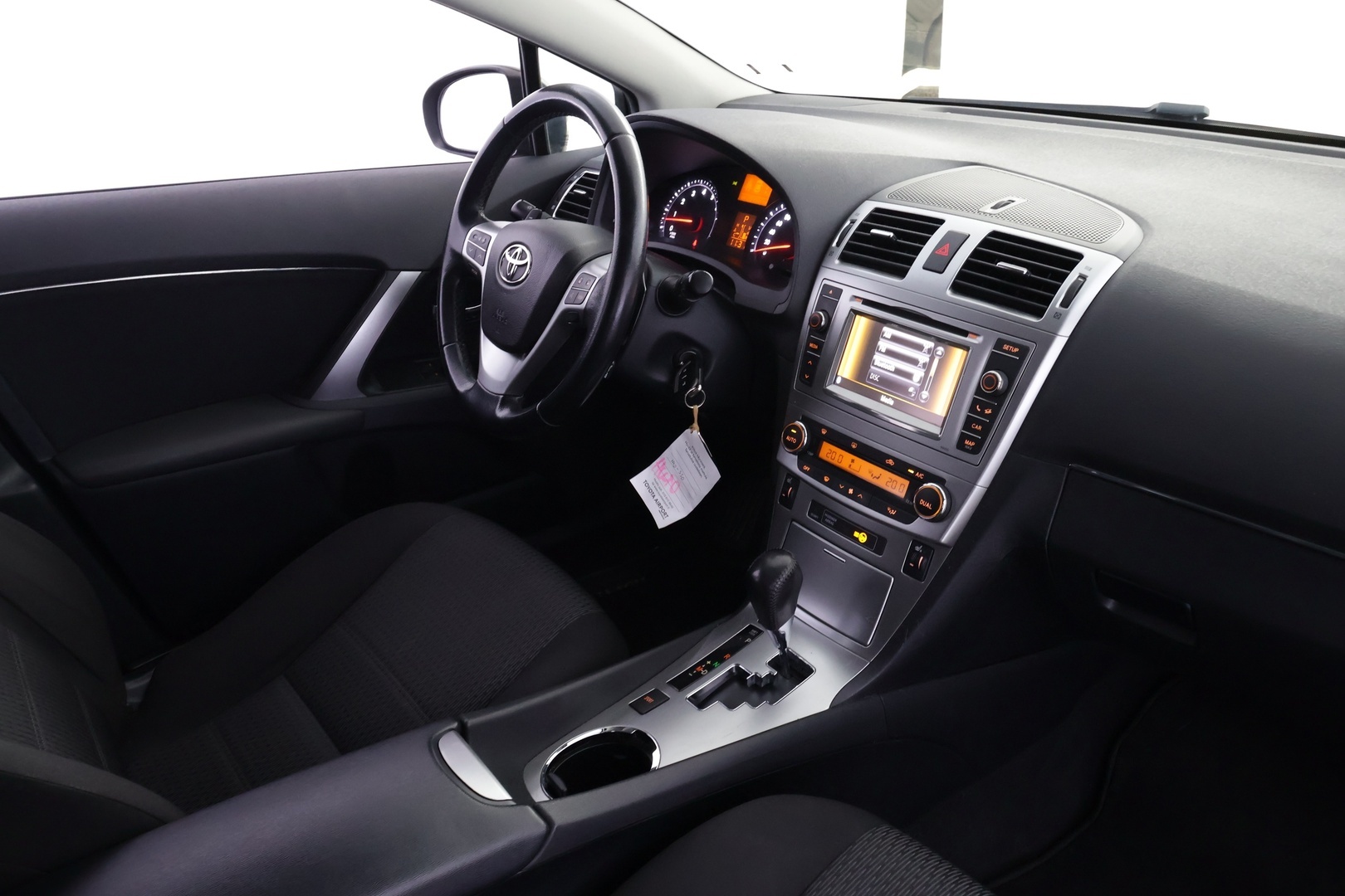 TOYOTA Avensis 2012
