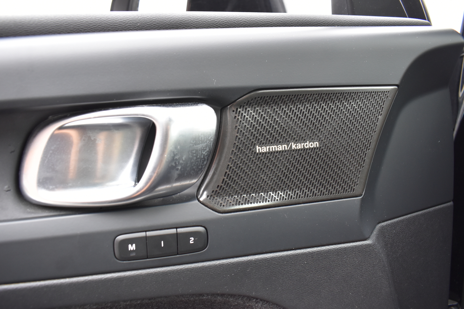 VOLVO C40 2023
