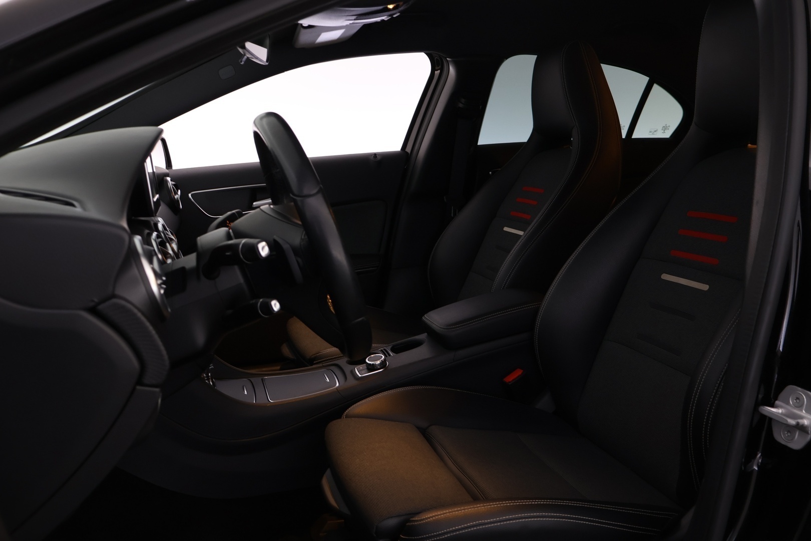 MERCEDES-BENZ A 2018