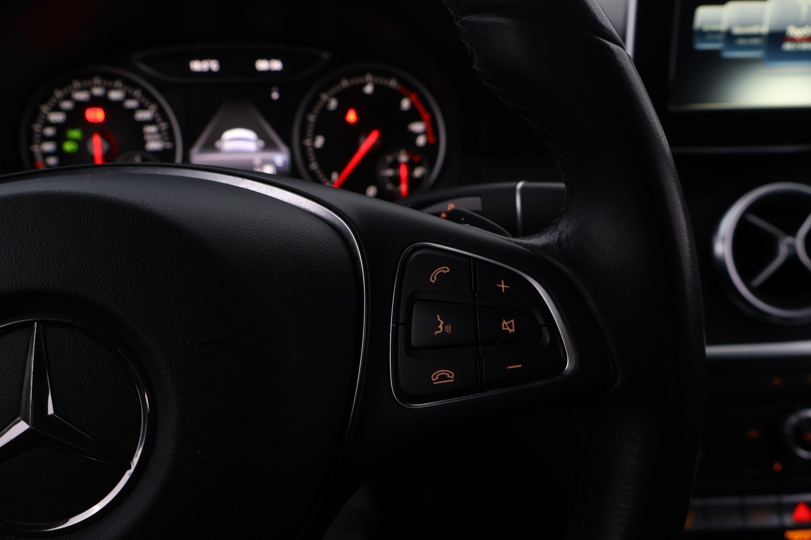 MERCEDES-BENZ A 2018