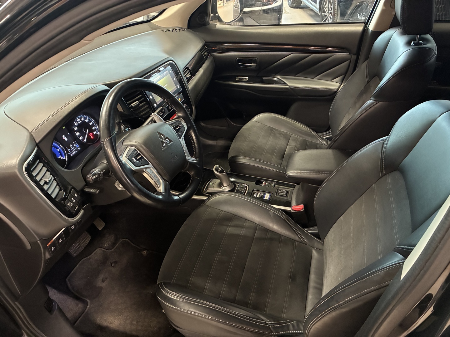 MITSUBISHI Outlander PHEV 2019