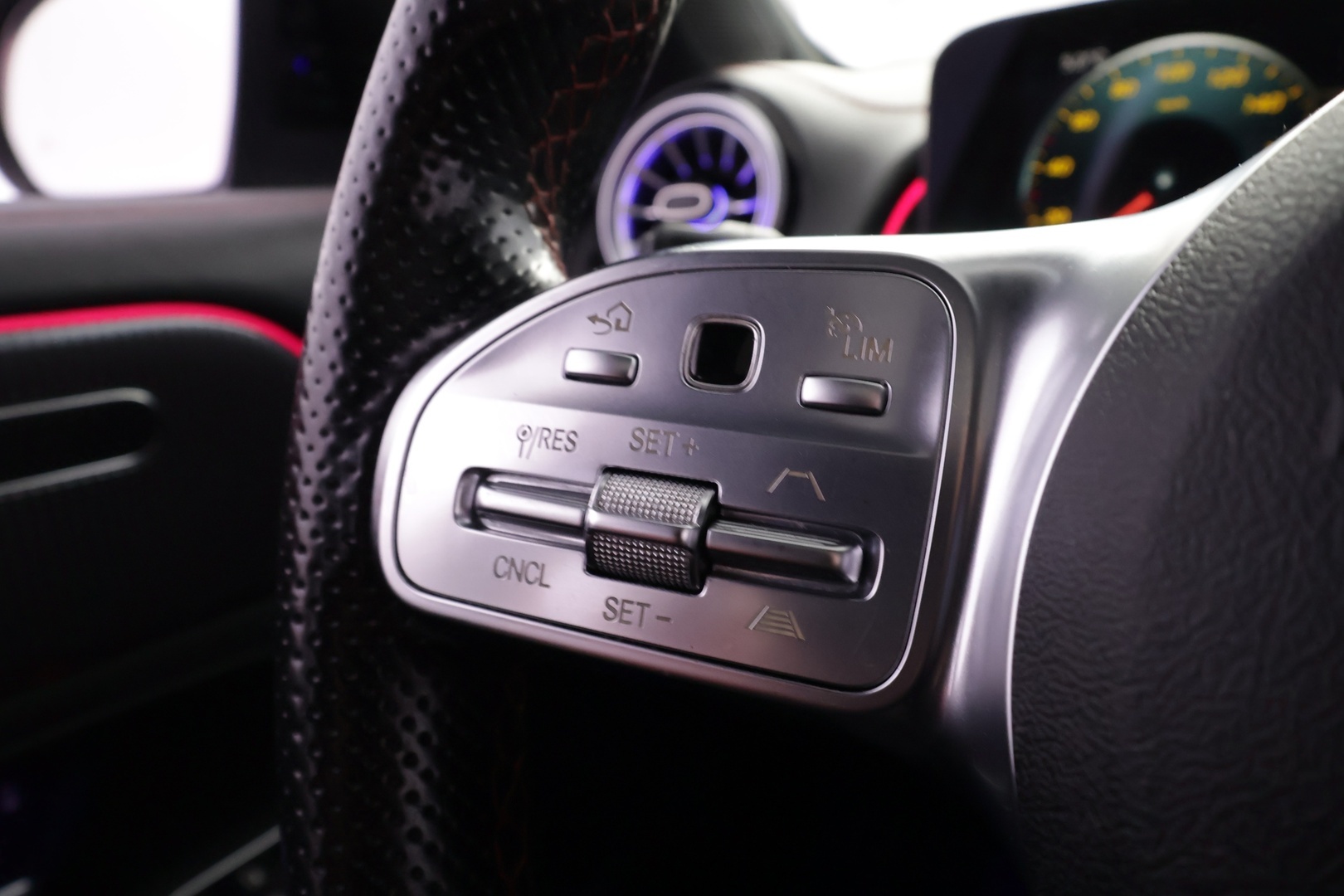 MERCEDES-BENZ EQB 2022