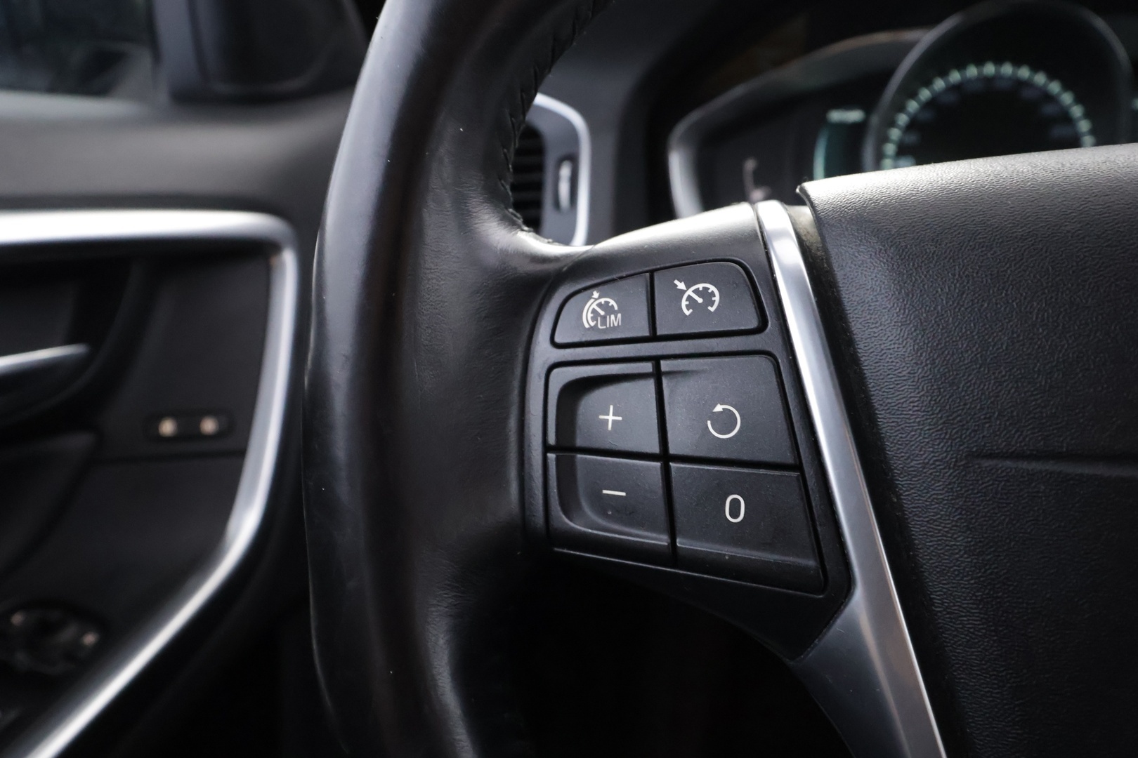 VOLVO V60 Cross Country 2016