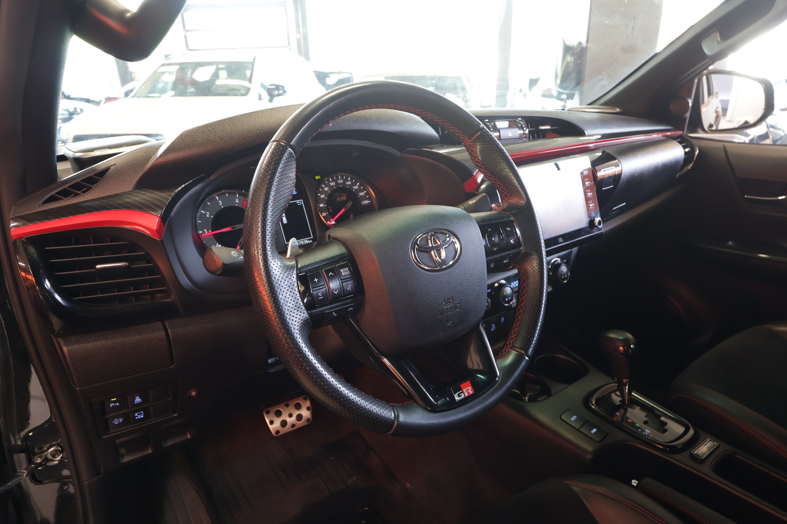 TOYOTA Hilux 2024