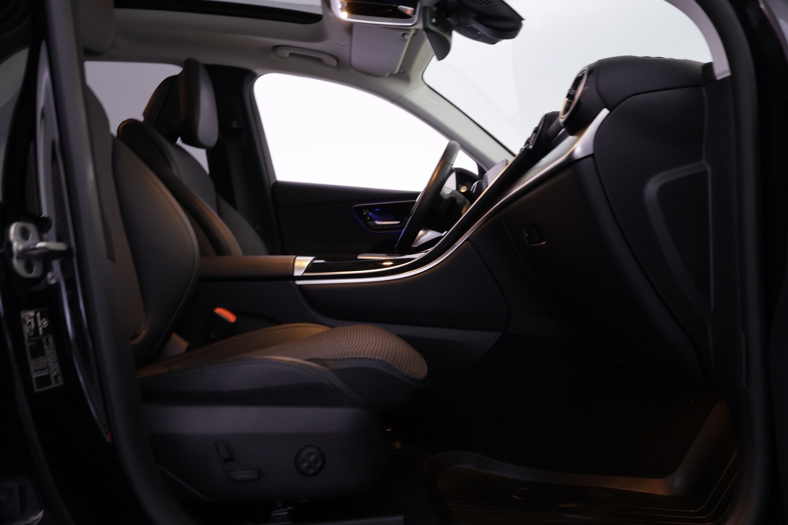 MERCEDES-BENZ GLC 2023
