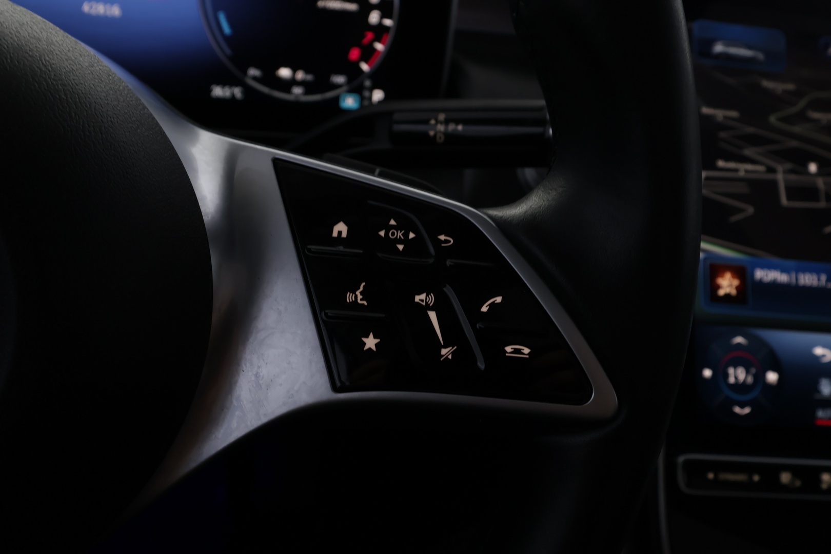 MERCEDES-BENZ GLC 2023