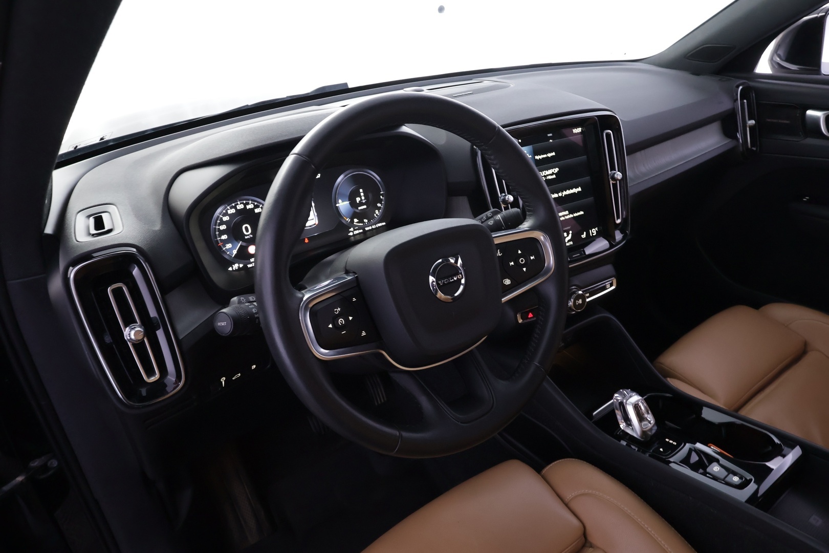 VOLVO XC40 2021