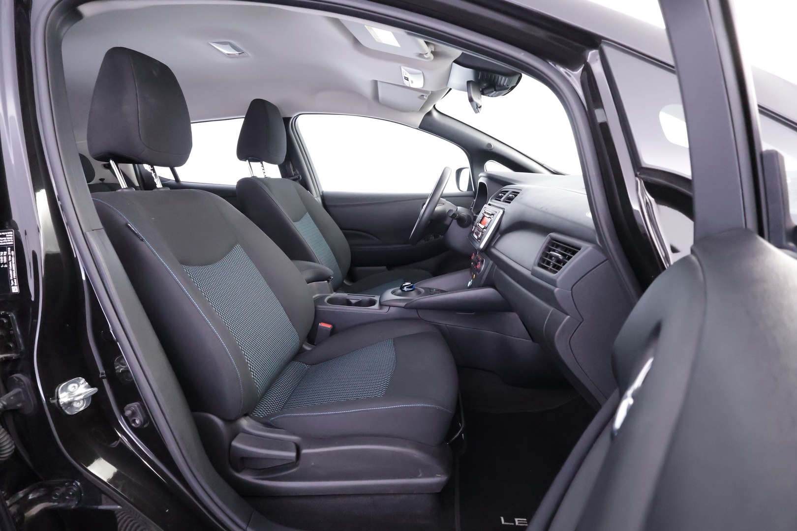 NISSAN LEAF 2022