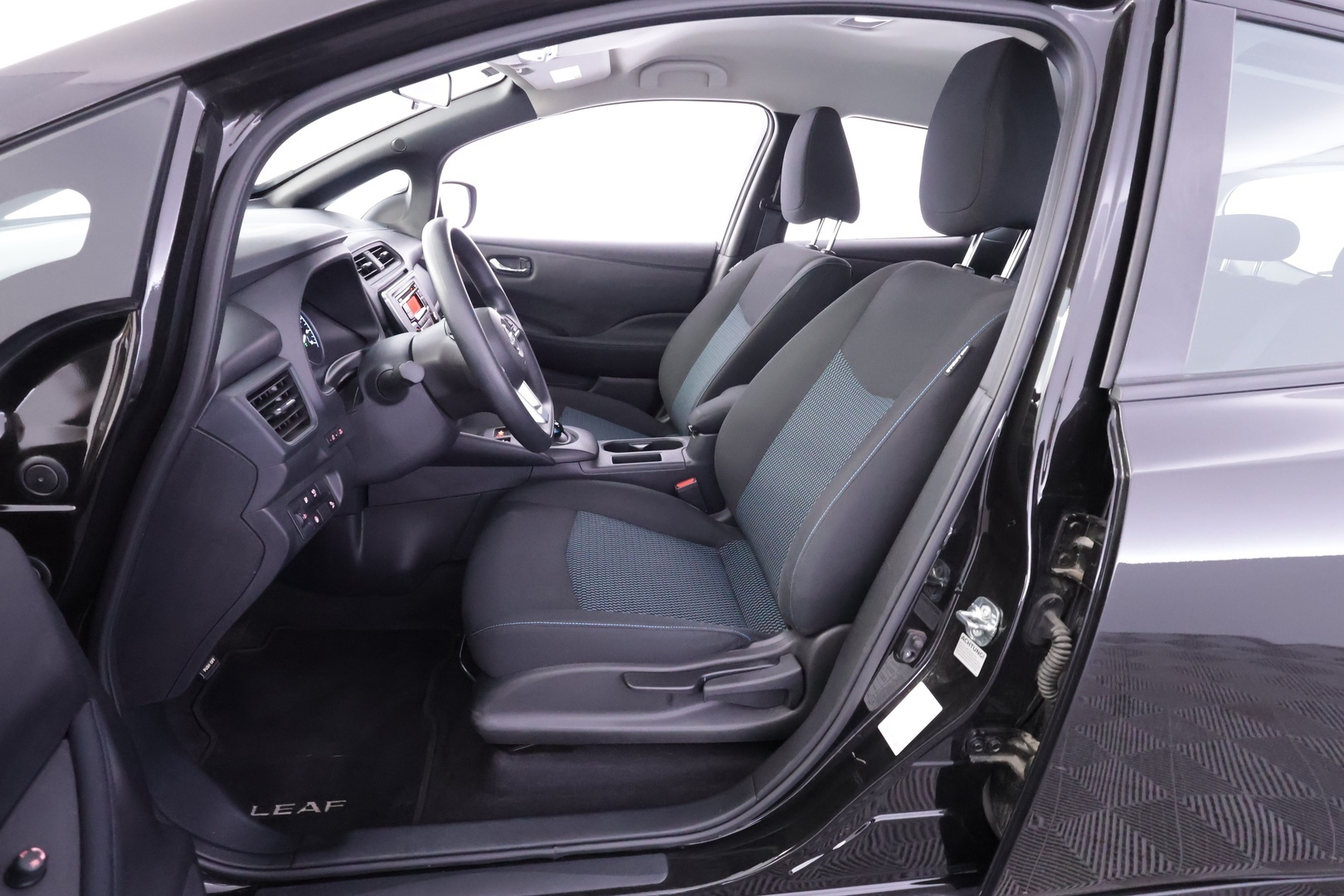 NISSAN LEAF 2022