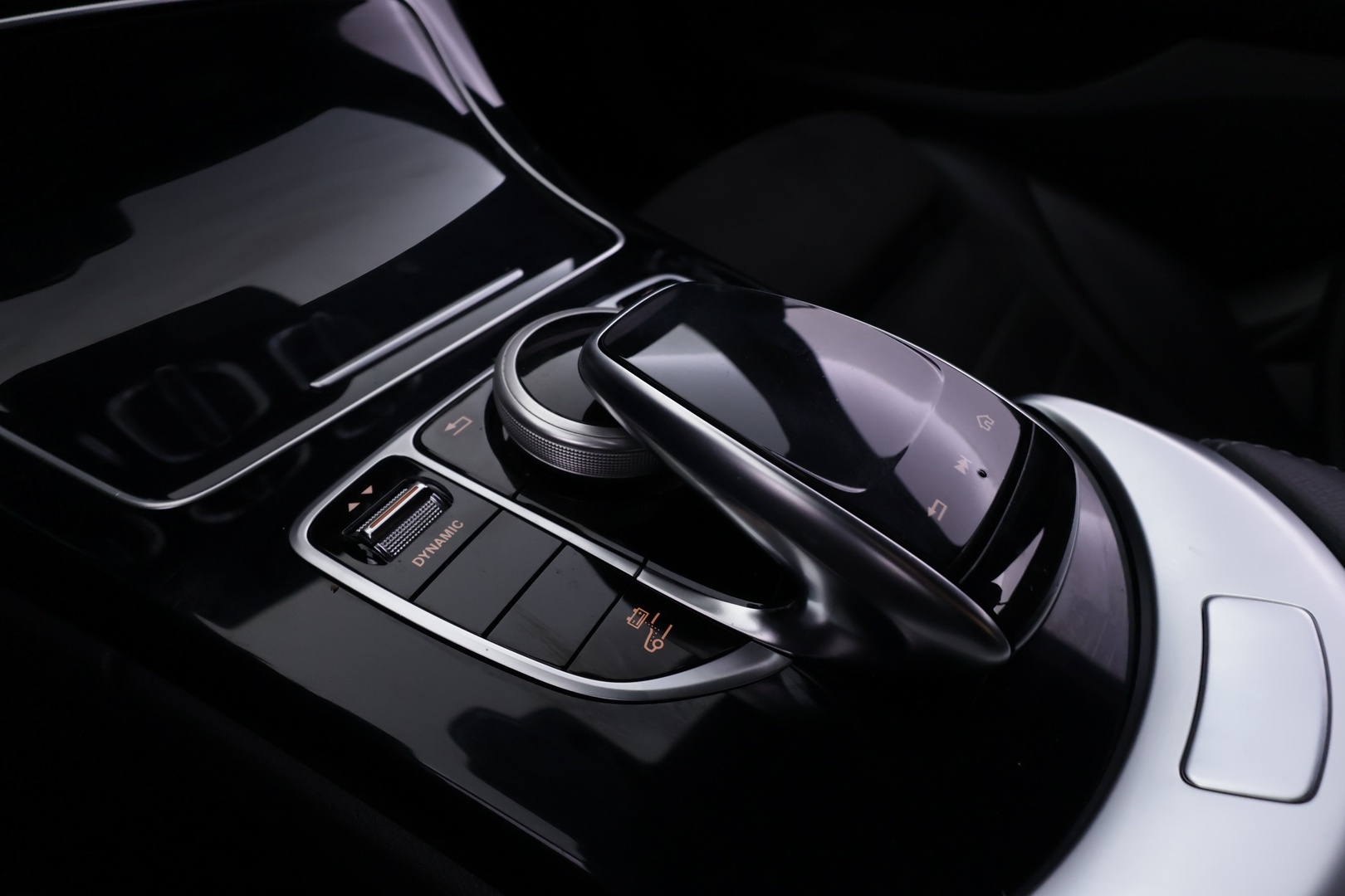 MERCEDES-BENZ C 2021