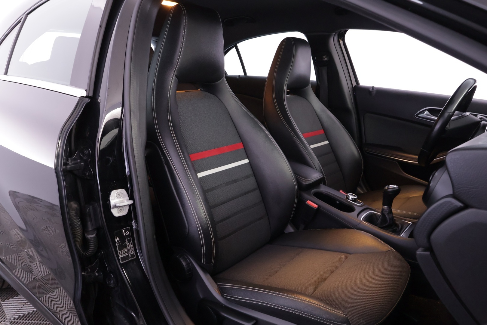 MERCEDES-BENZ A 2013