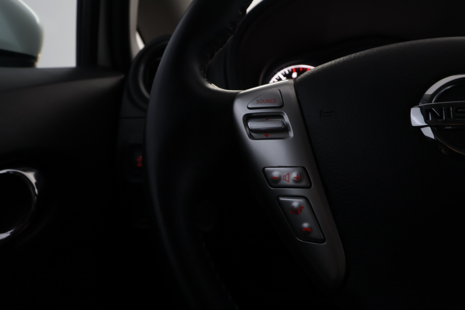 NISSAN Note 2016