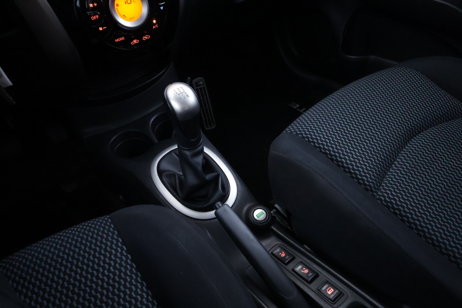 NISSAN Note 2016