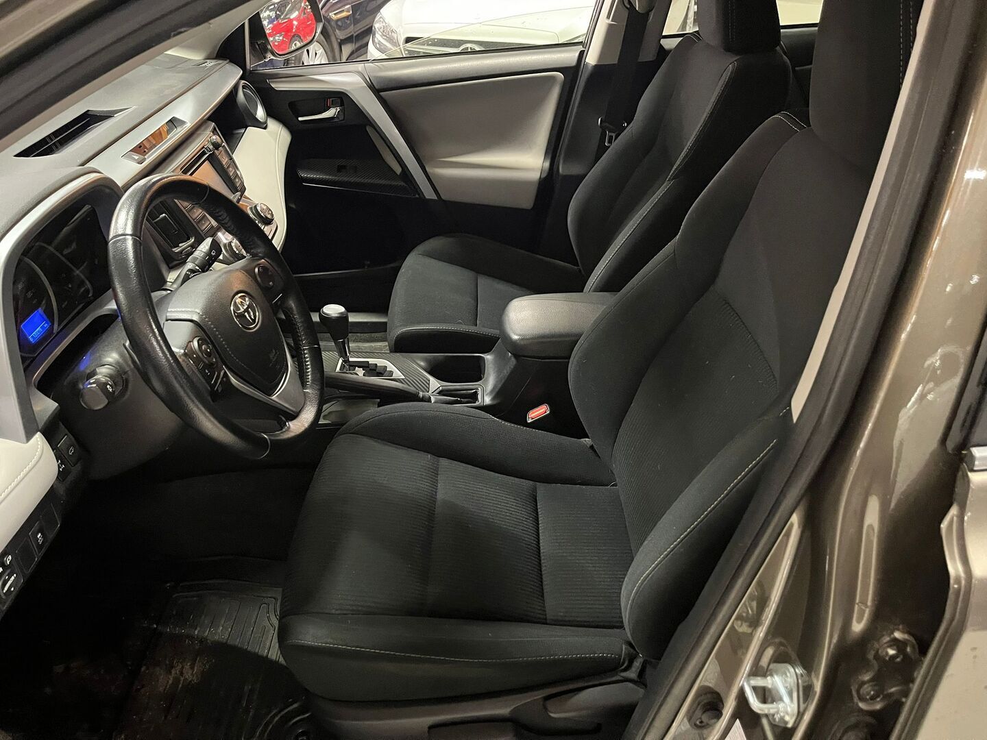 TOYOTA RAV4 2015