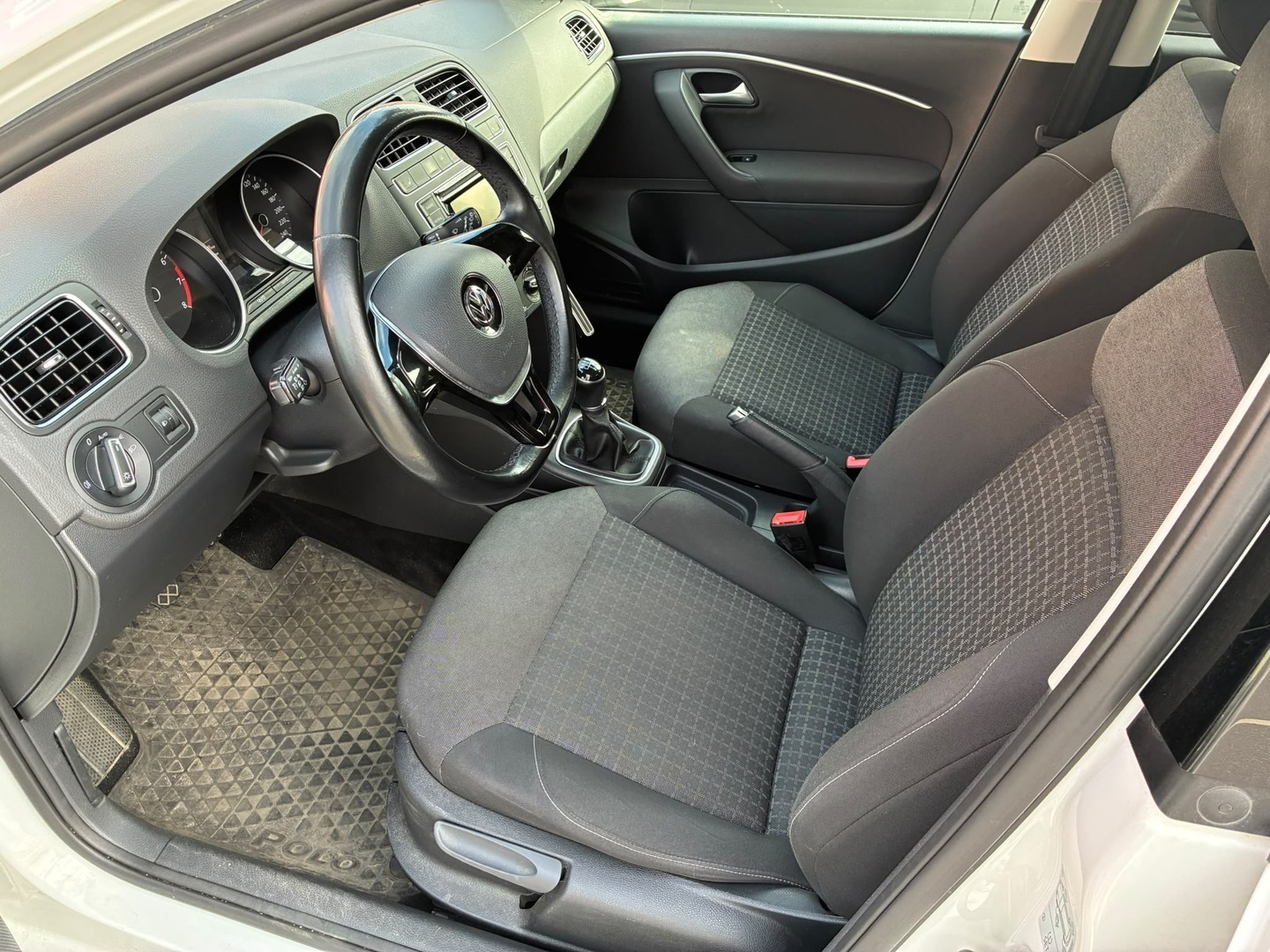 VOLKSWAGEN Polo 2017