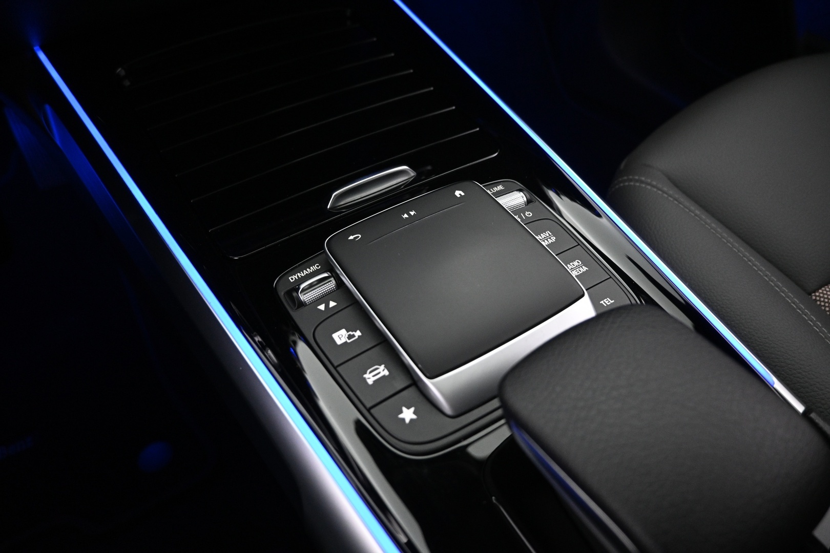 MERCEDES-BENZ EQB 2022