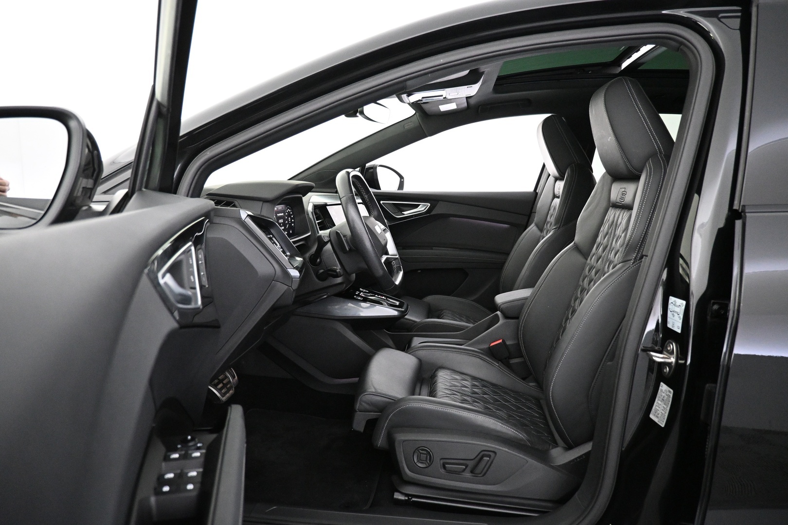 AUDI Q4 e-tron 2024