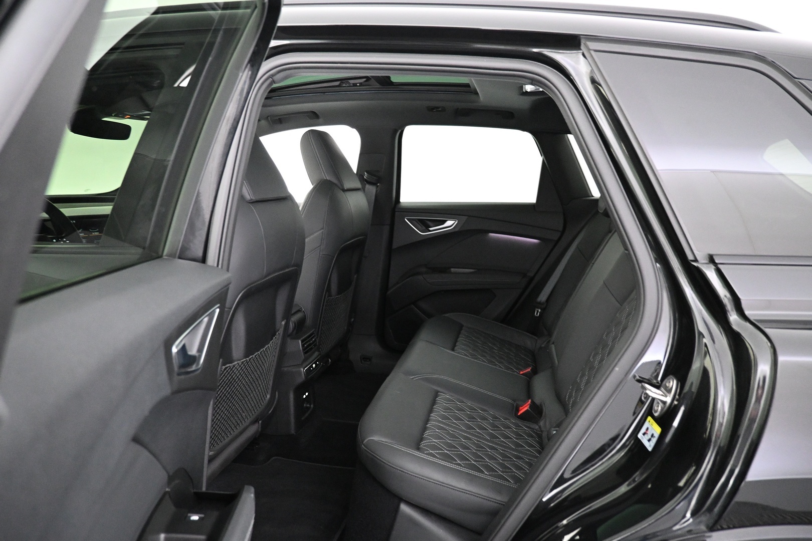 AUDI Q4 e-tron 2024