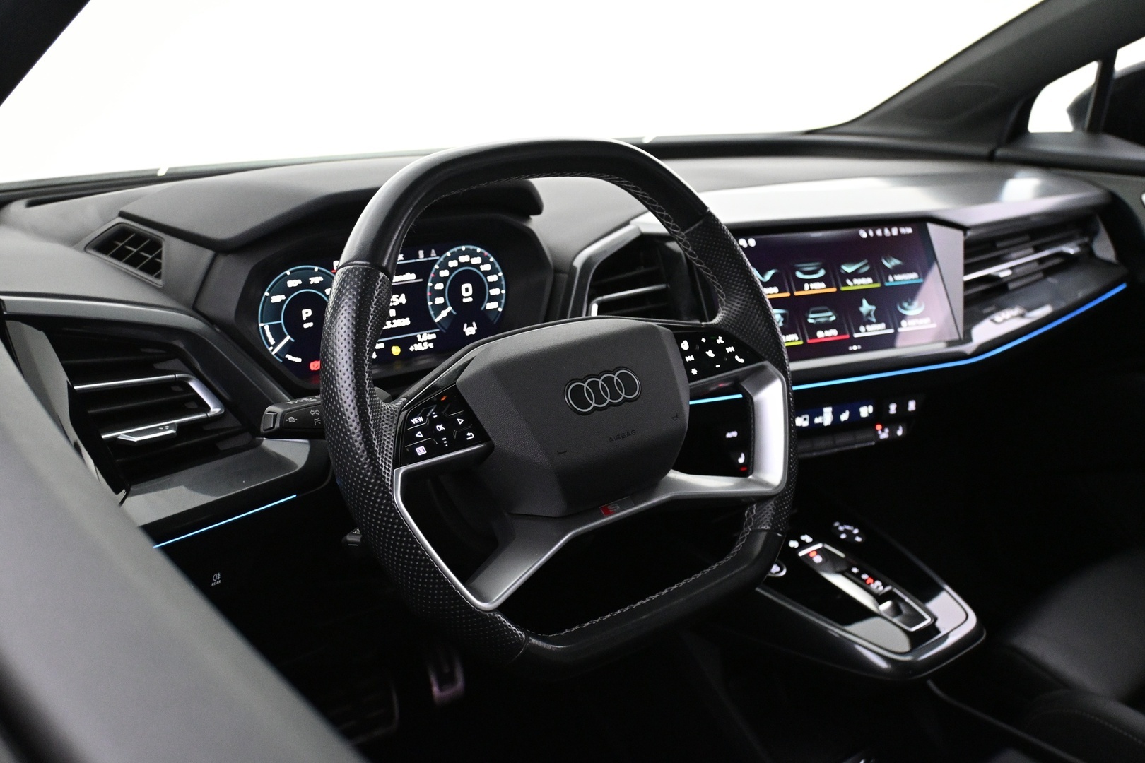 AUDI Q4 e-tron 2024