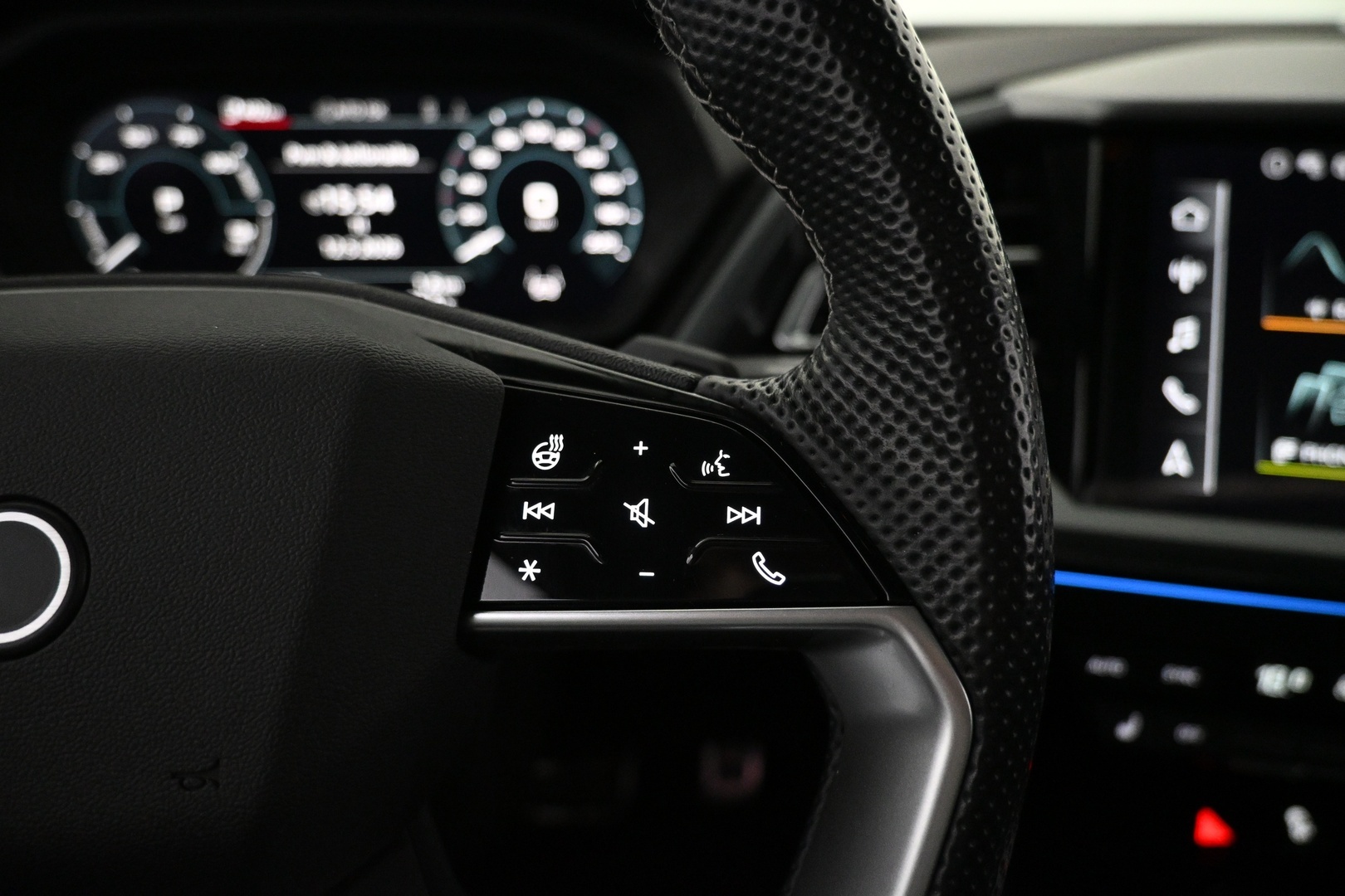 AUDI Q4 e-tron 2024