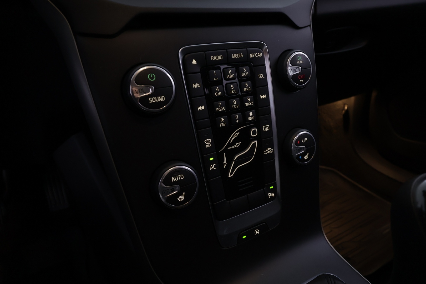 VOLVO V40 2014