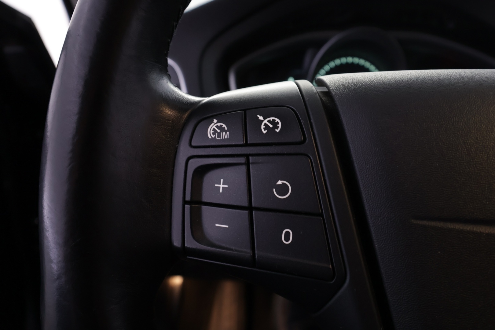 VOLVO V40 2014