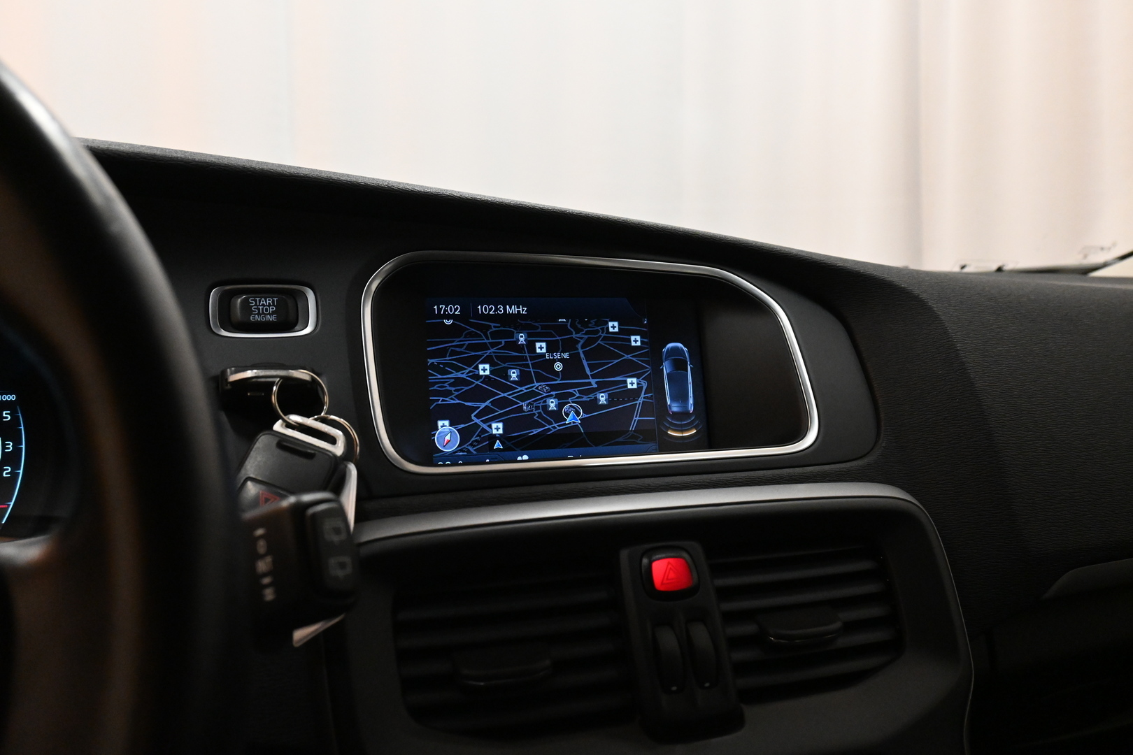 VOLVO V40 2014