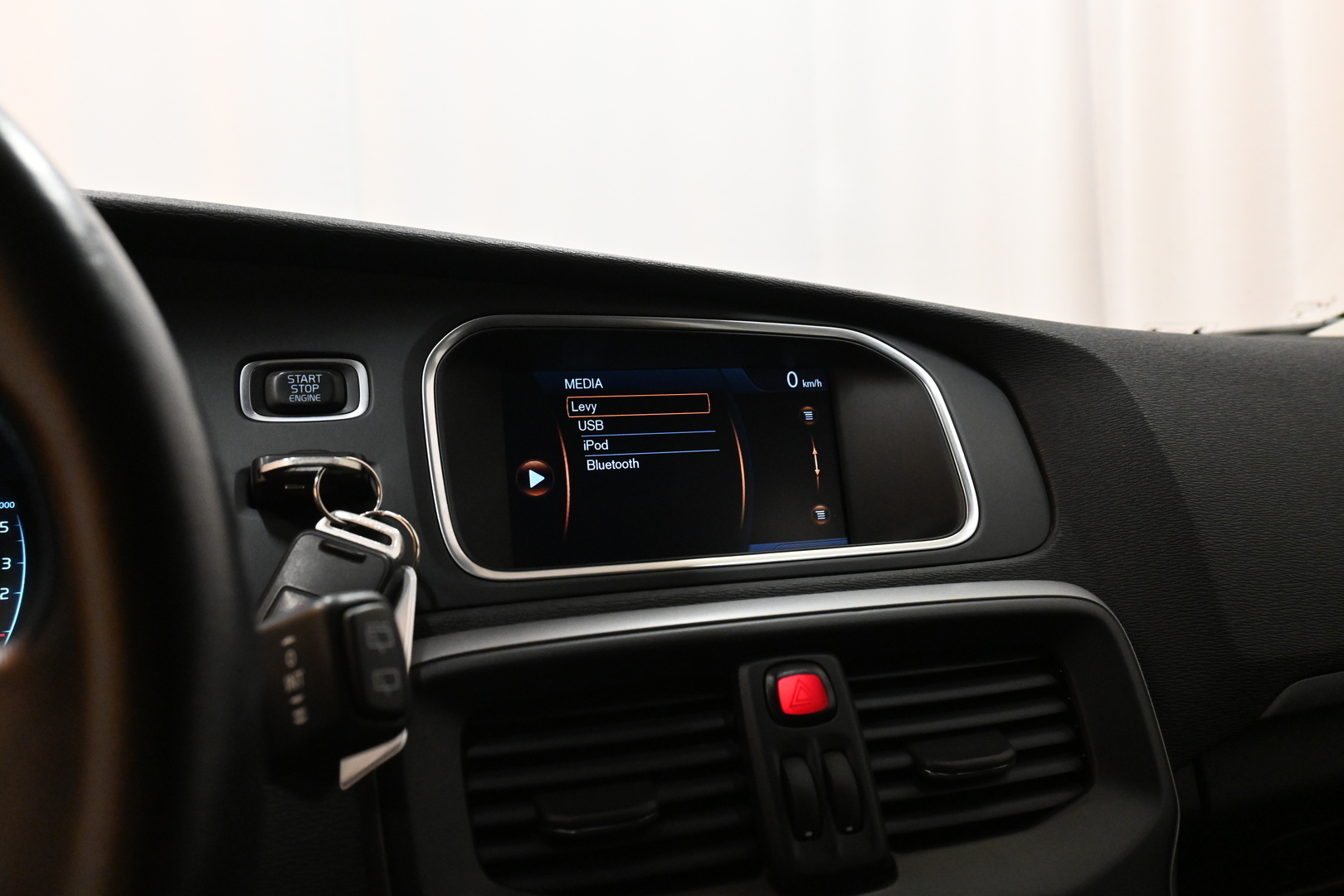 VOLVO V40 2014