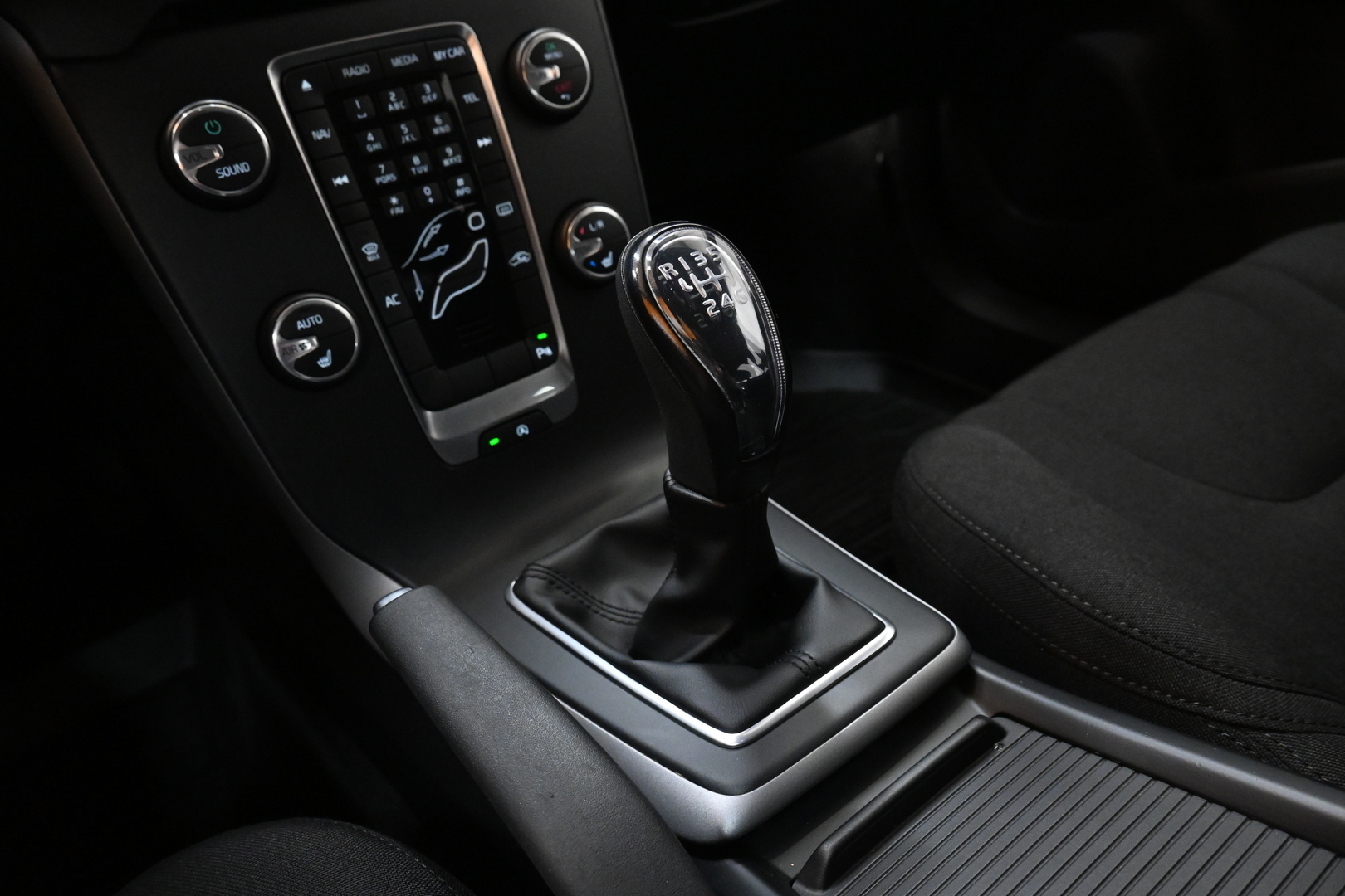 VOLVO V40 2014