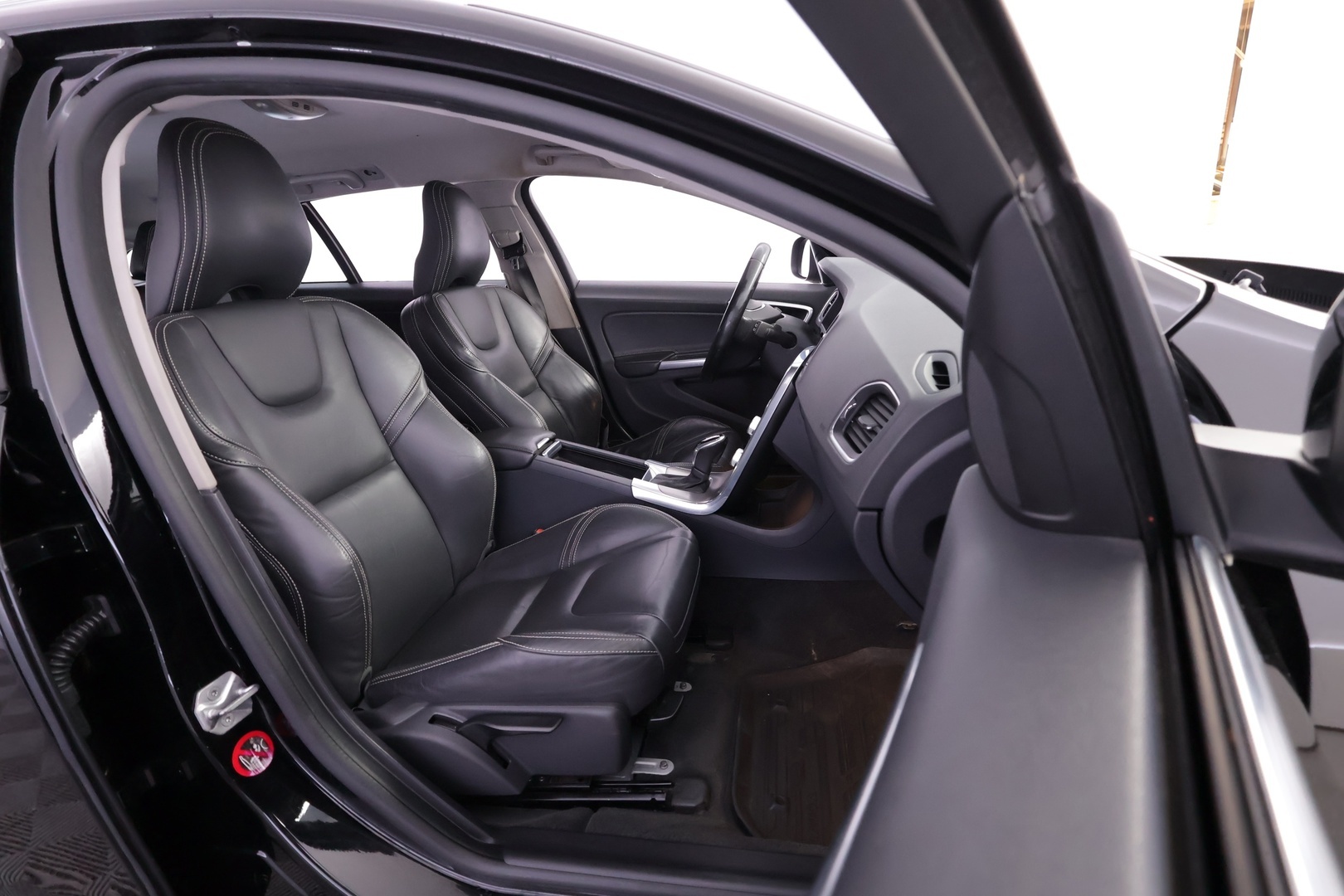 VOLVO V60 2015