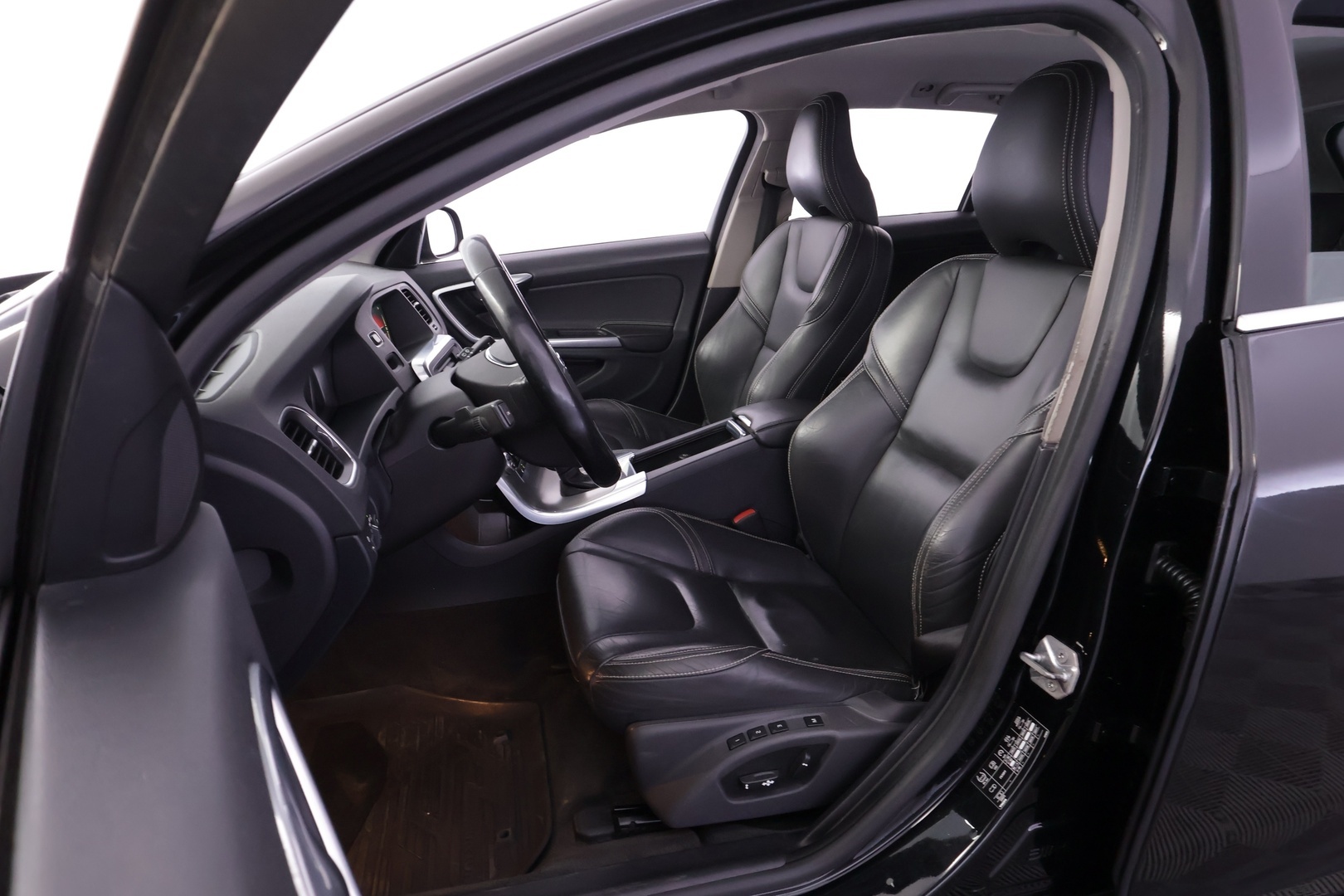 VOLVO V60 2015