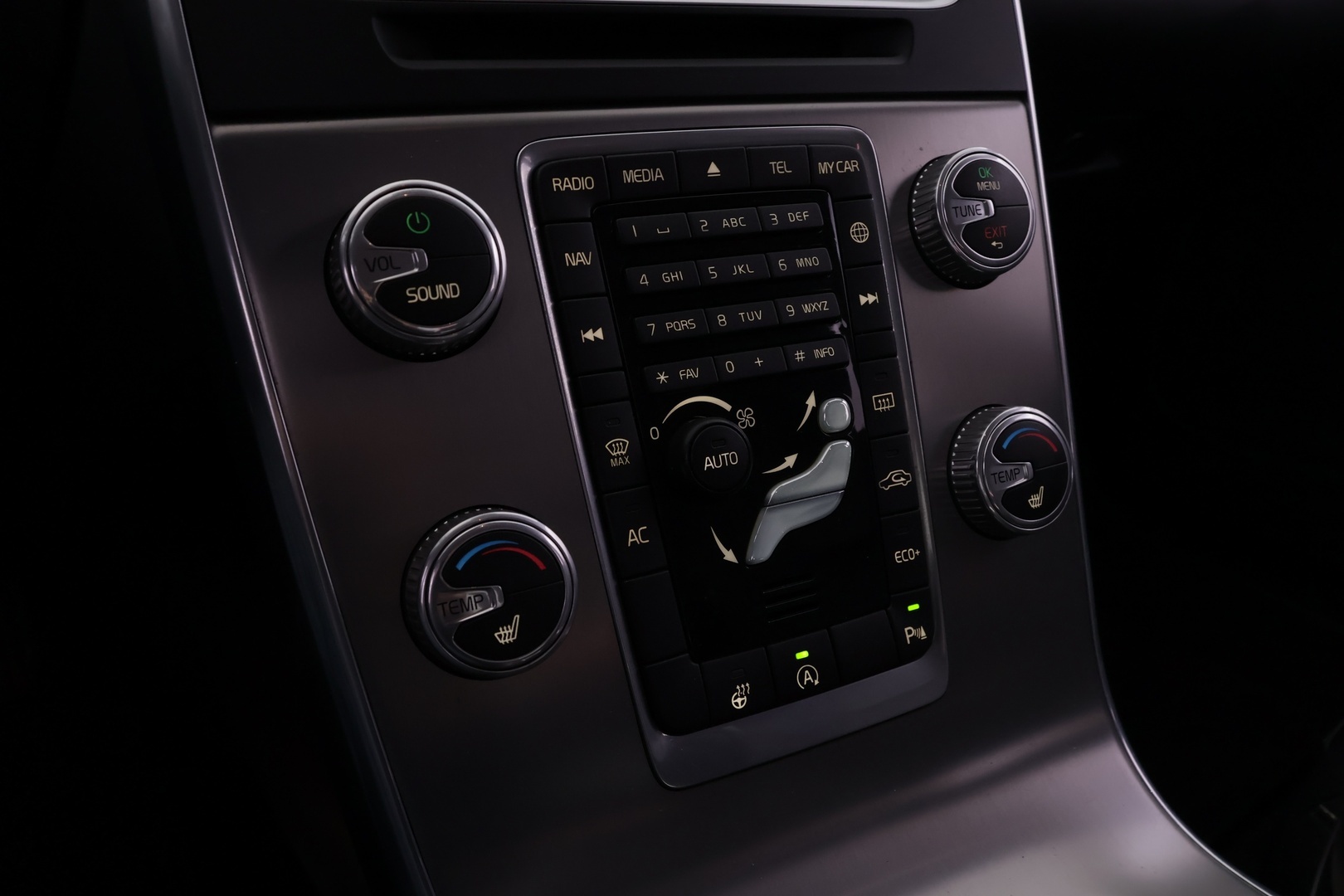 VOLVO V60 2015