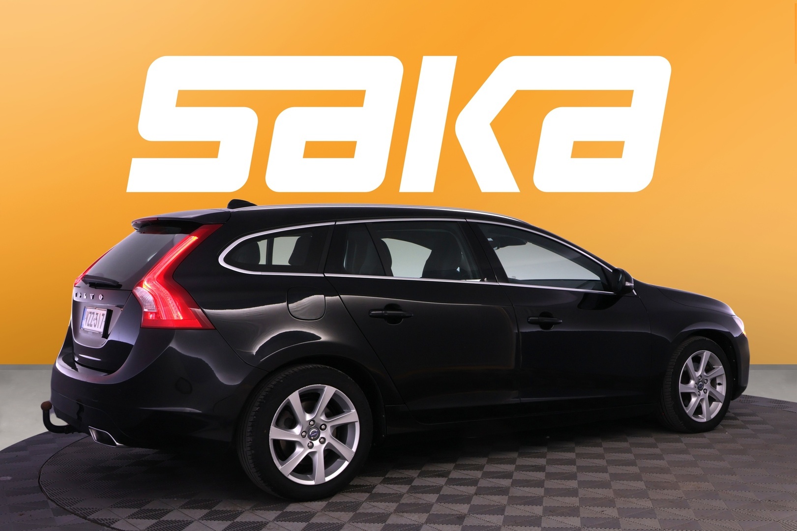 VOLVO V60 2015