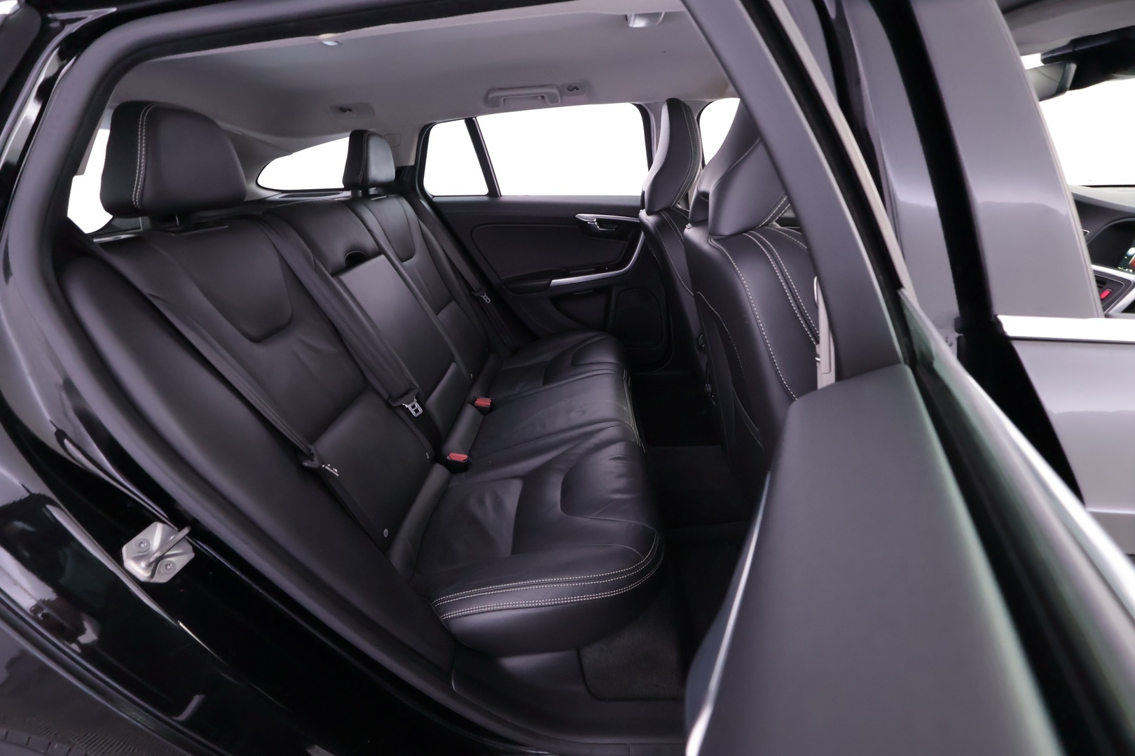 VOLVO V60 2015