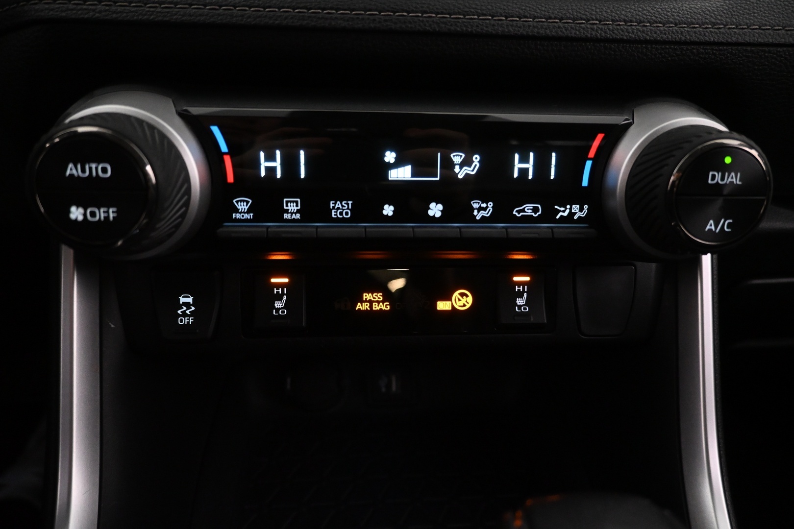 TOYOTA RAV4 2024