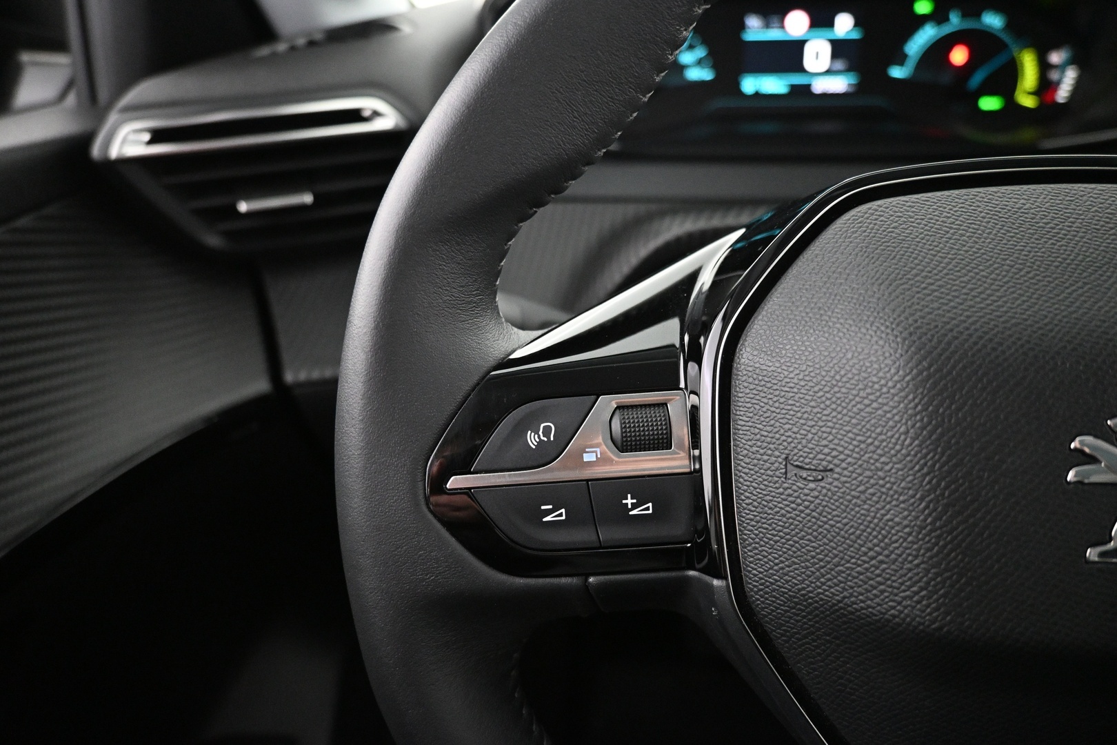 PEUGEOT e-208 2022