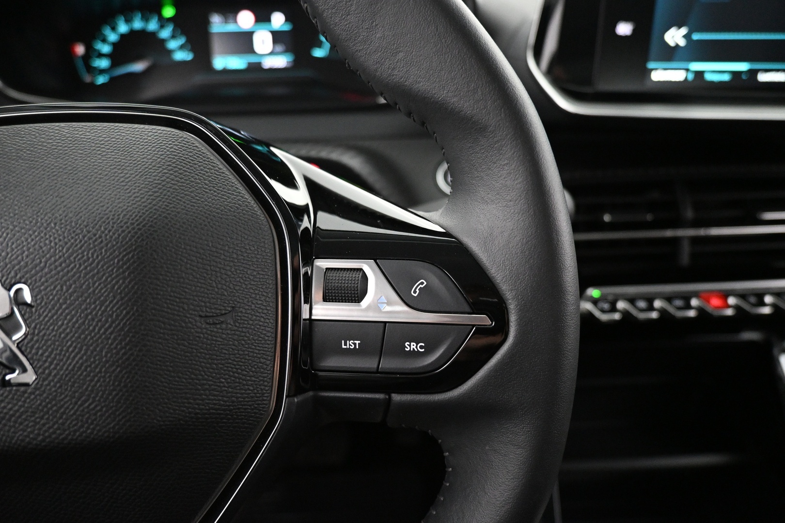PEUGEOT e-208 2022