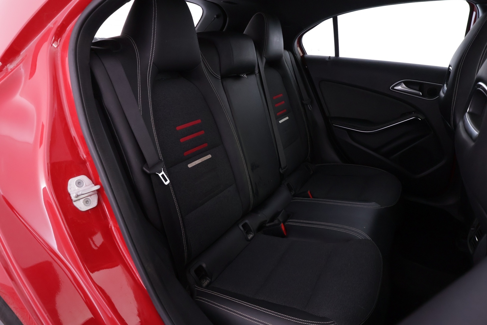 MERCEDES-BENZ A 2016