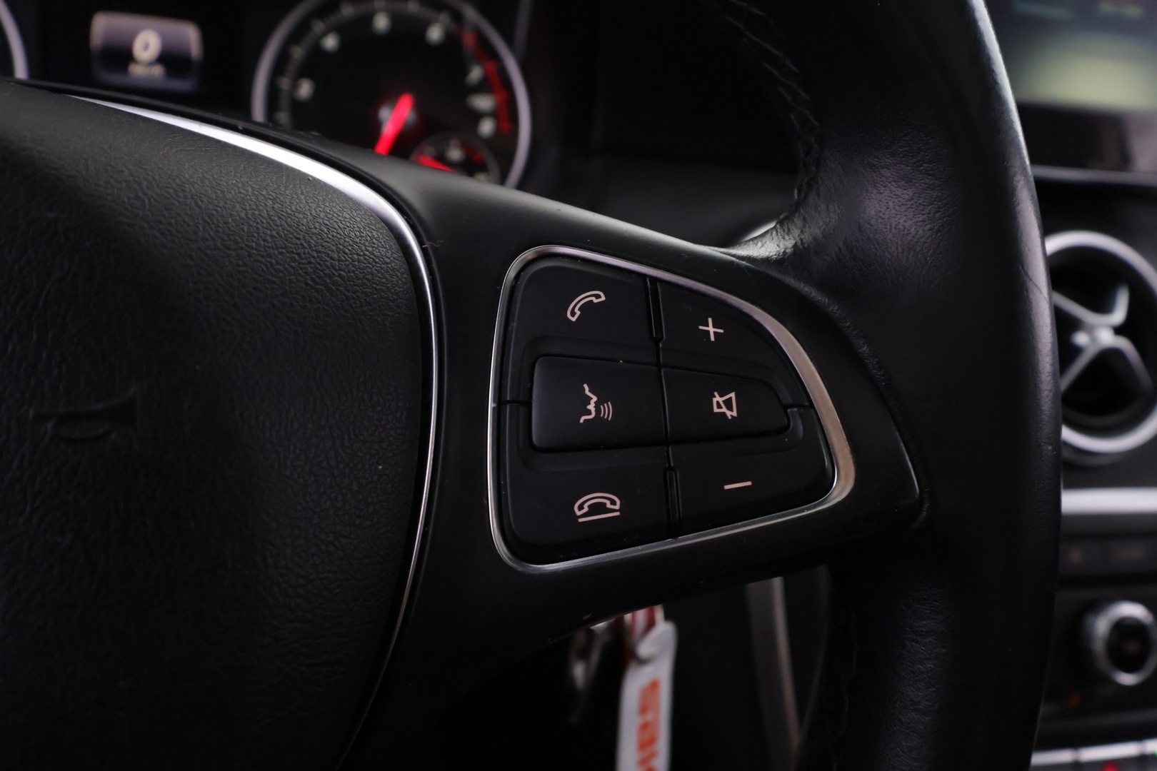 MERCEDES-BENZ A 2016