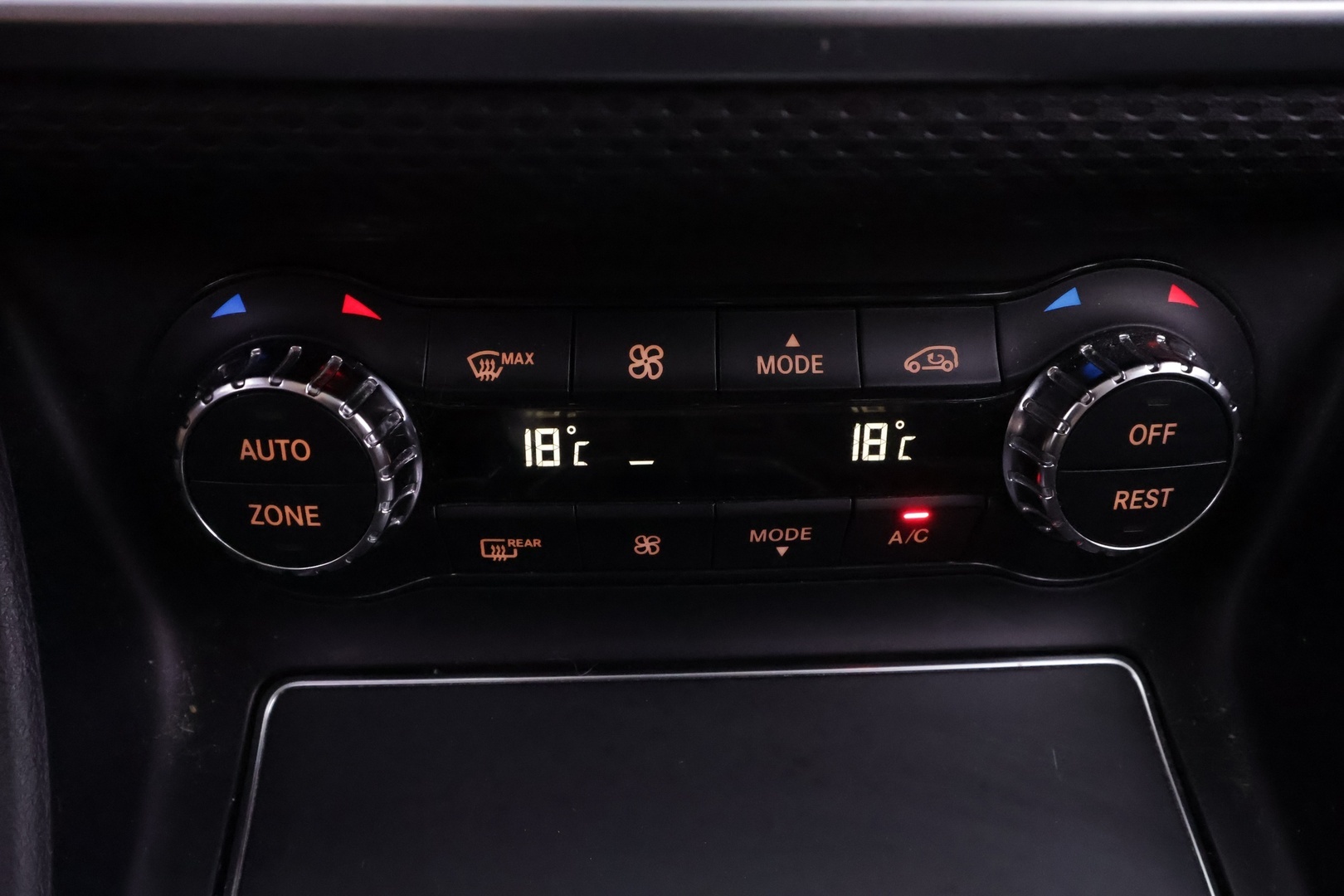 MERCEDES-BENZ A 2016