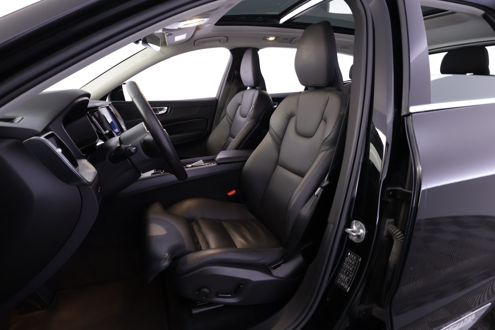 VOLVO XC60 2023