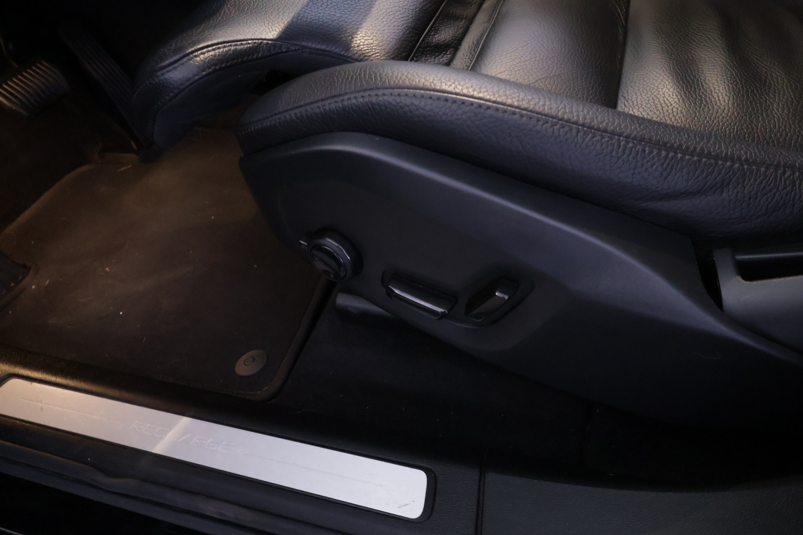 VOLVO XC60 2023