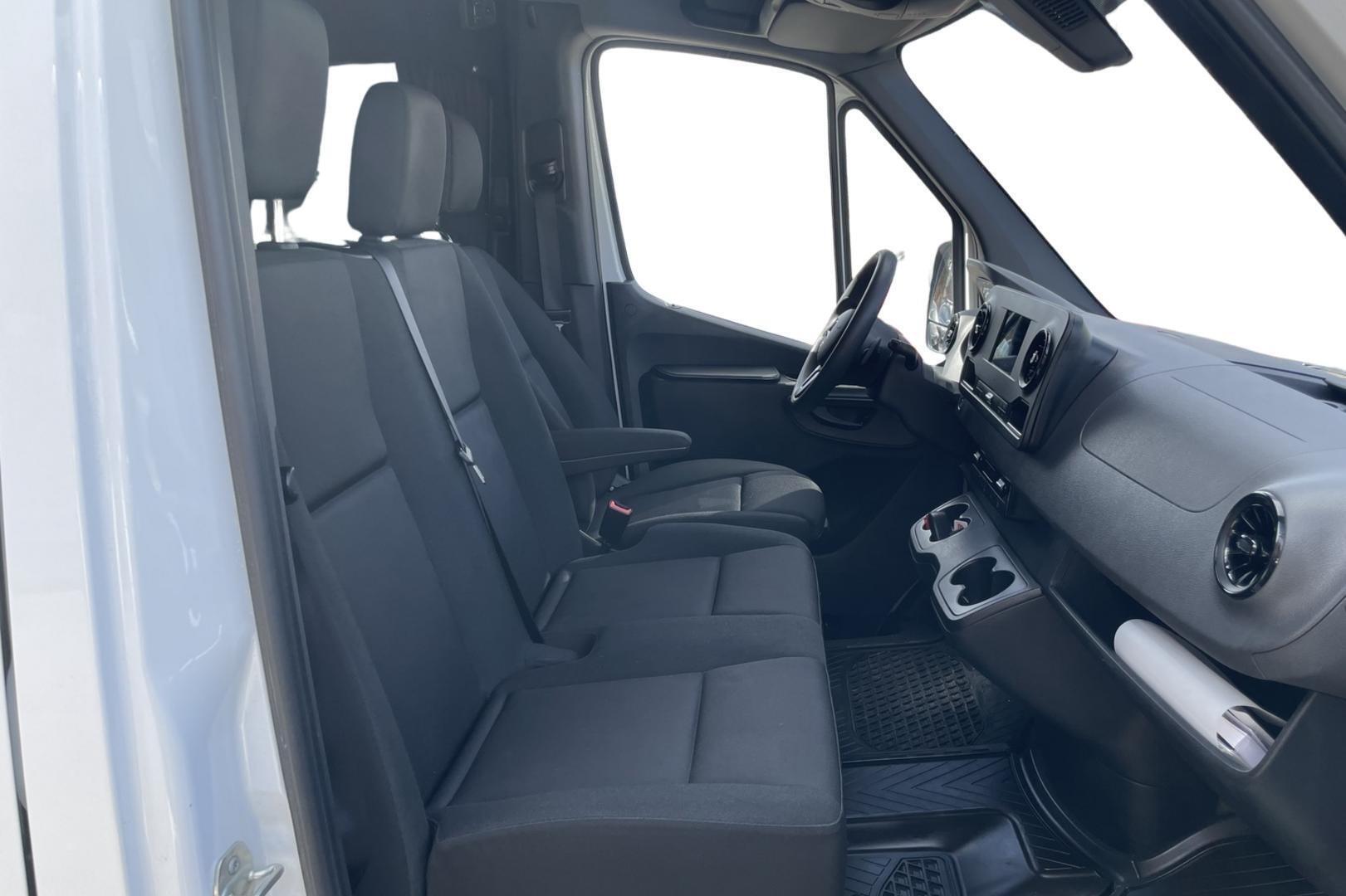 MERCEDES-BENZ Sprinter 2023