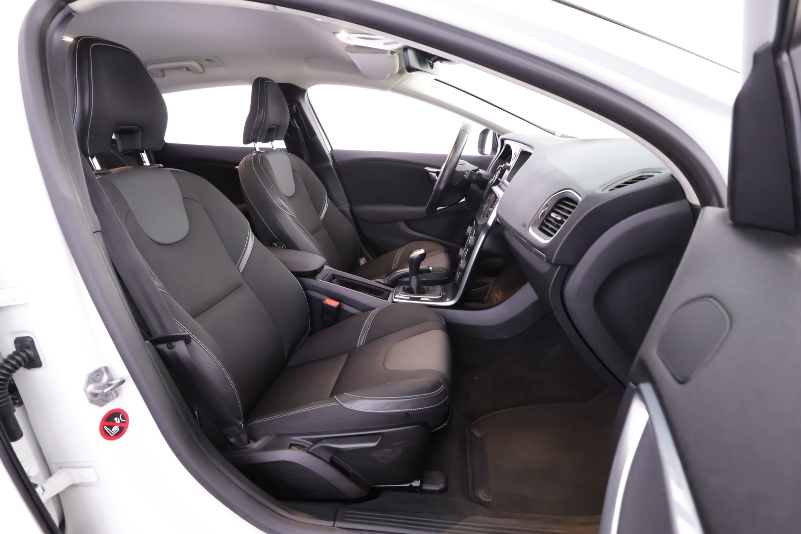 VOLVO V40 2017