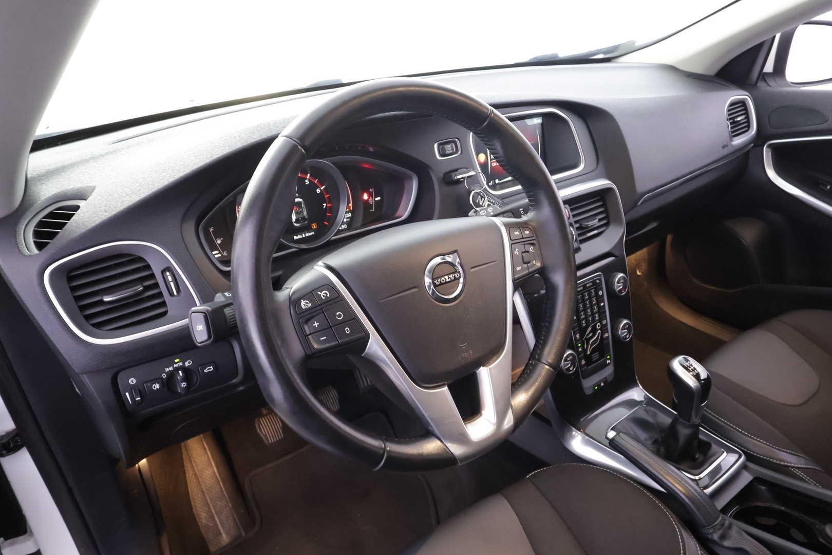 VOLVO V40 2017