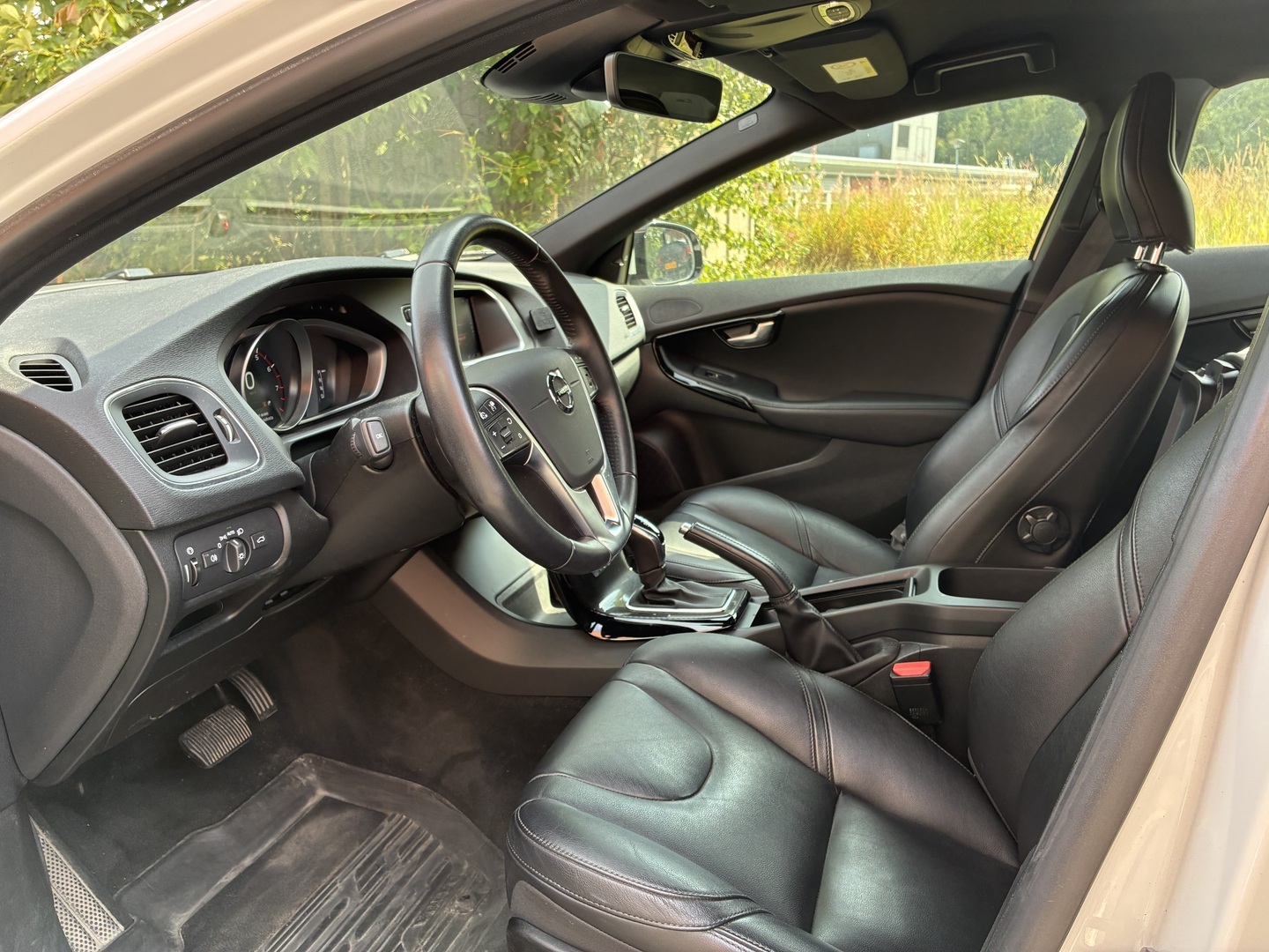VOLVO V40 2019