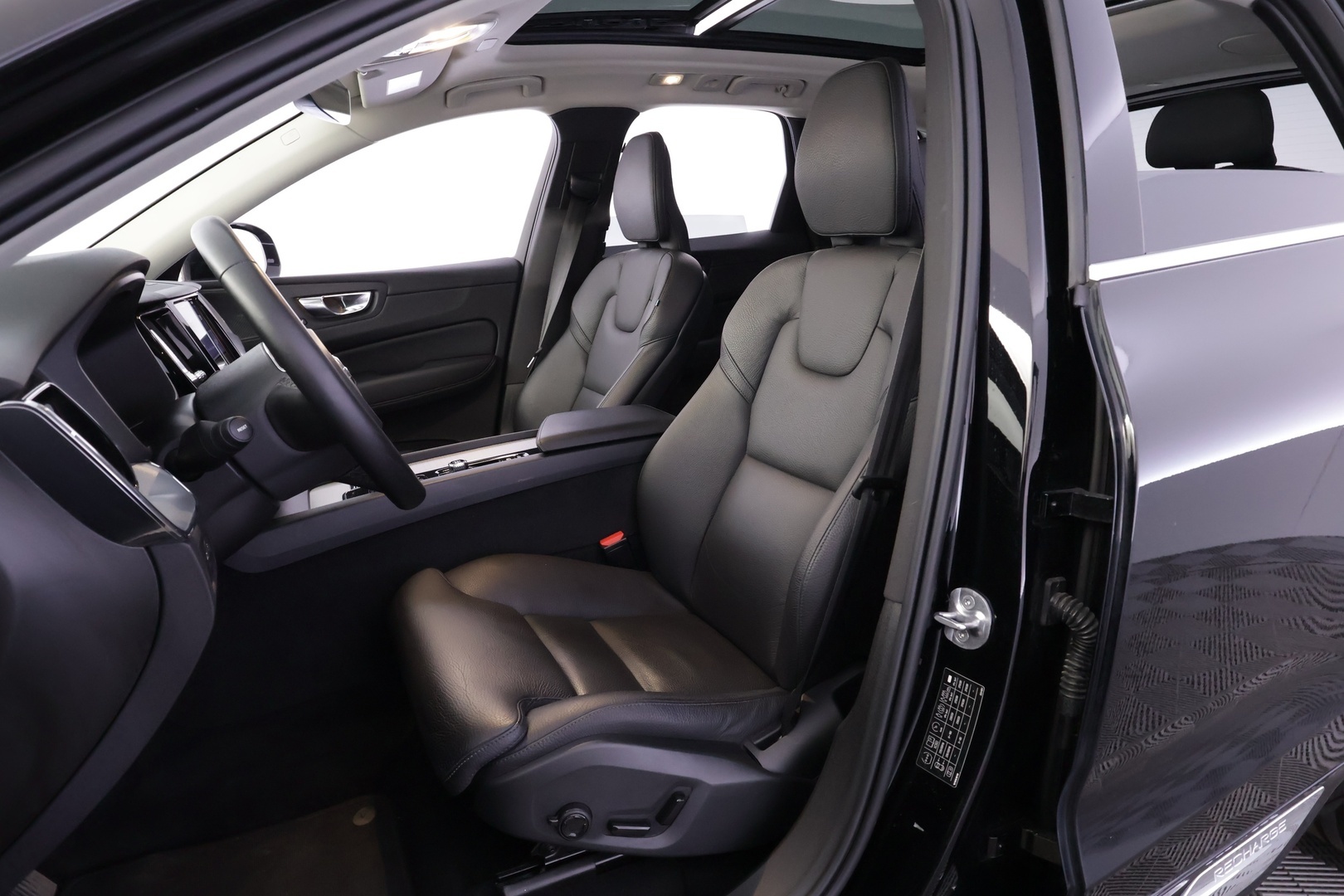 VOLVO XC60 2023