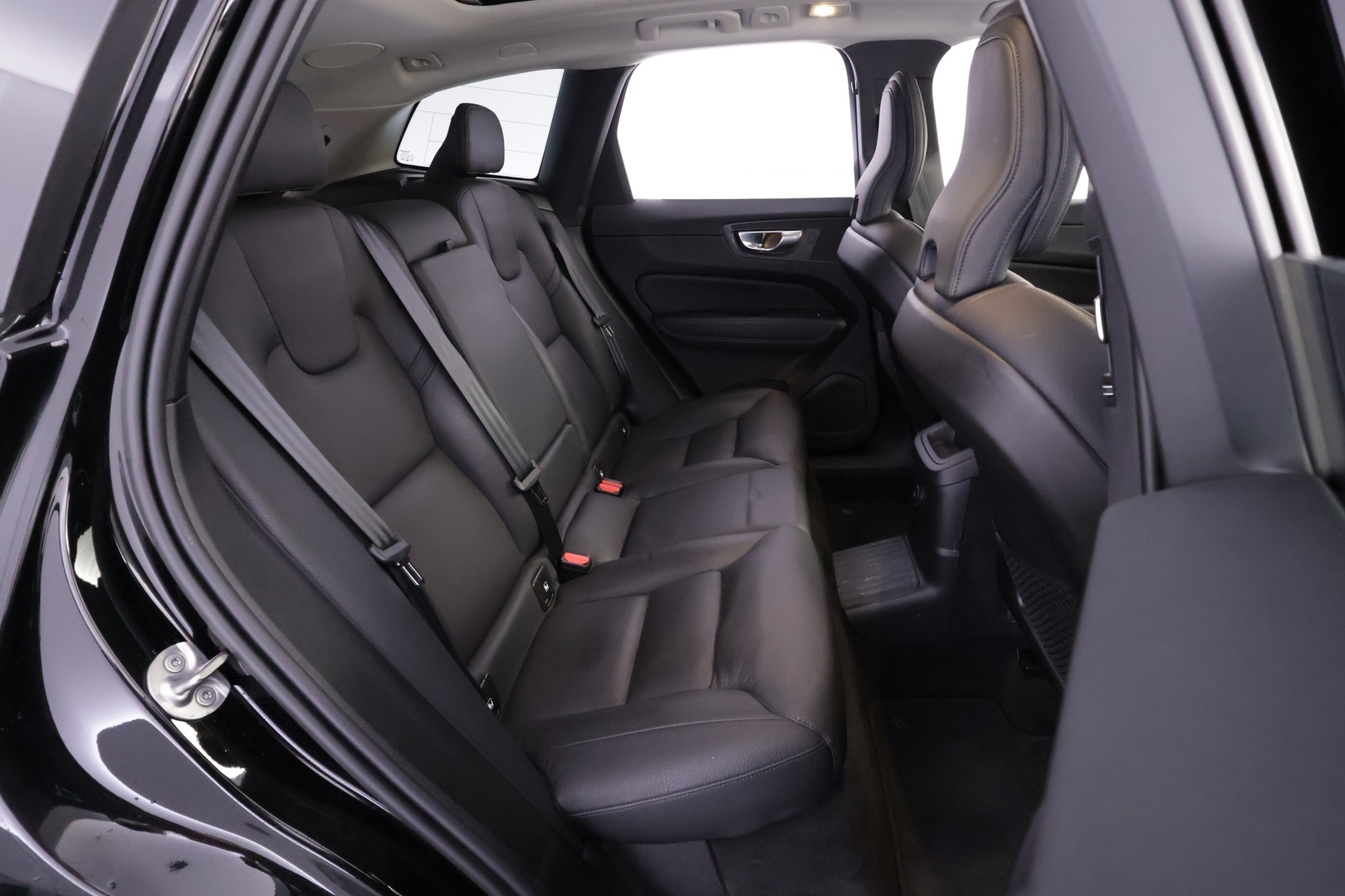 VOLVO XC60 2023